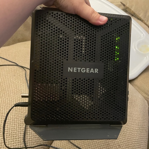 Net gear AC1900 WiFi cable modem router - Picture 3 of 7